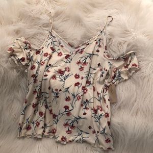 🍁 AE floral cold shoulder top